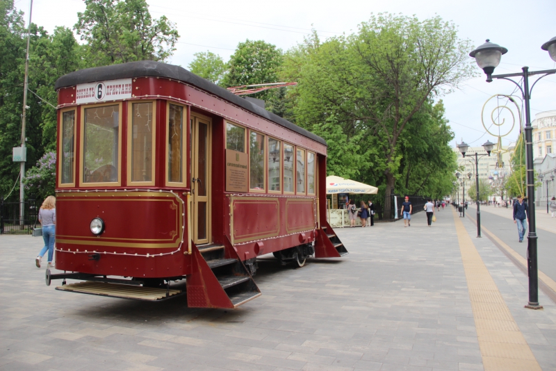 У «Семена» на Волжской вандалы оторвали подсветку