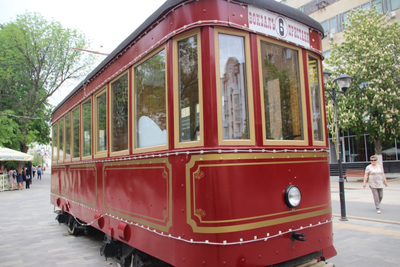 У «Семена» на Волжской вандалы оторвали подсветку