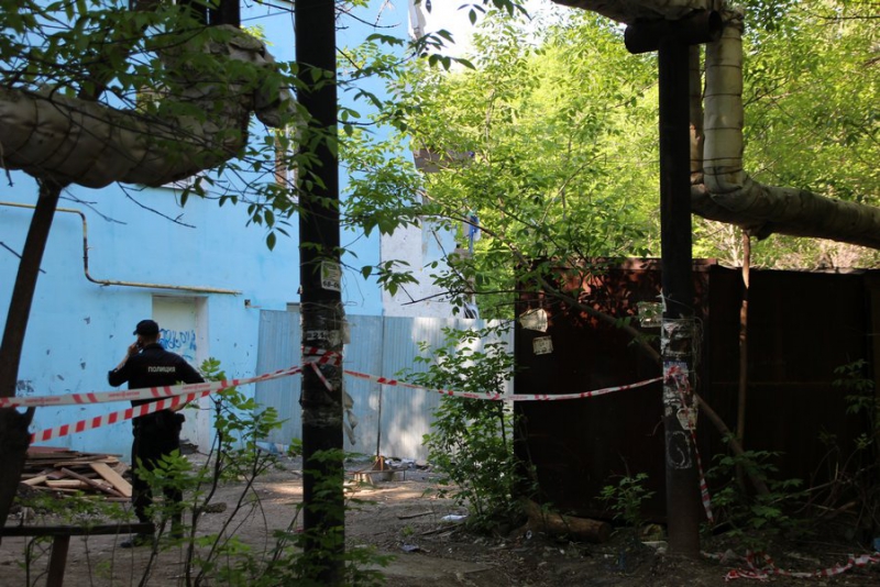 Рухнувший дом на проспекте Строителей обнесли забором