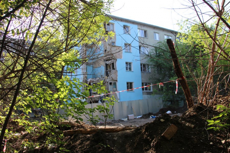 Рухнувший дом на проспекте Строителей обнесли забором