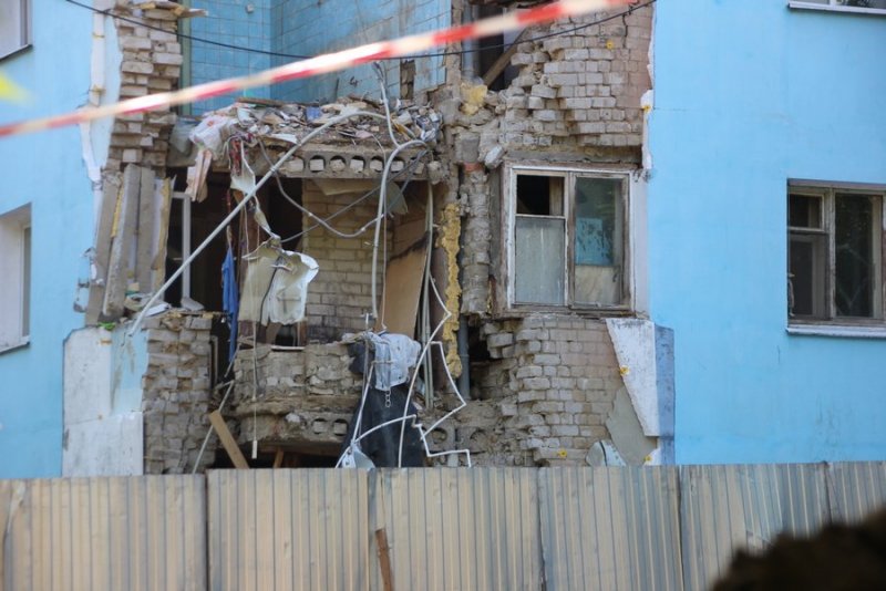 Рухнувший дом на проспекте Строителей обнесли забором