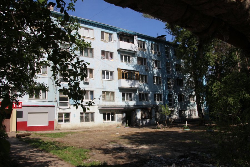 Рухнувший дом на проспекте Строителей обнесли забором