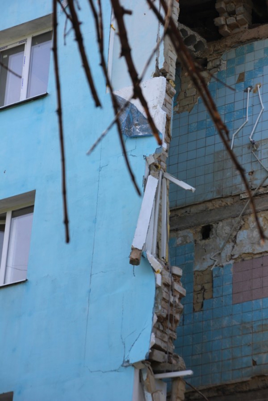 Рухнувший дом на проспекте Строителей обнесли забором