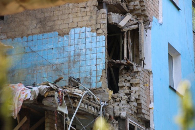 Рухнувший дом на проспекте Строителей обнесли забором