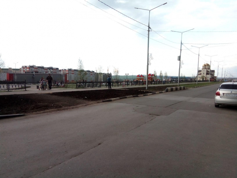 В Солнечном-2 пешеходы рискуют жизнью при выходе с бульвара Героев Отечества