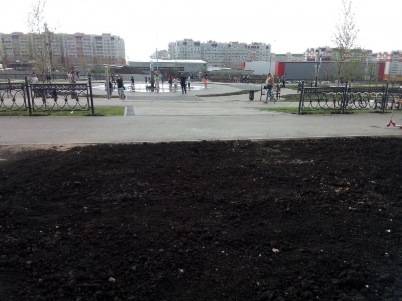 В Солнечном-2 пешеходы рискуют жизнью при выходе с бульвара Героев Отечества