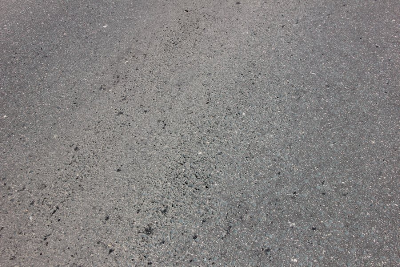 Профилактикой трещин и разлитым бетоном на дороге «Елшанка-Песчаный Умет» займутся в ближайшее время