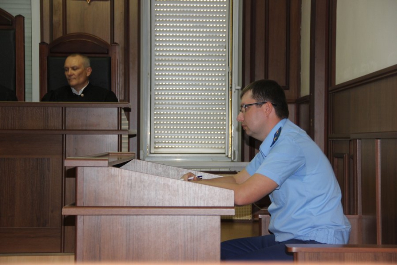 Адвокат Ерусланова рассказал, как судья запрещала ему улыбаться и гримасничать