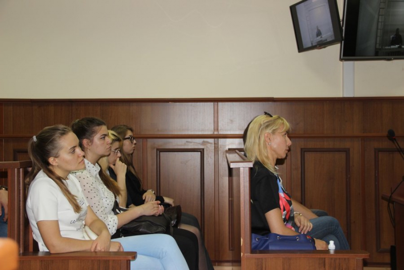 Адвокат Ерусланова рассказал, как судья запрещала ему улыбаться и гримасничать