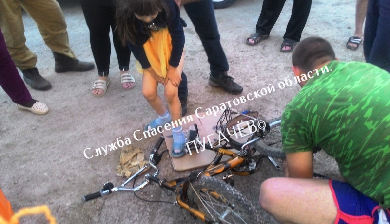 В Пугачеве спасли застрявшего в велосипеде ребенка