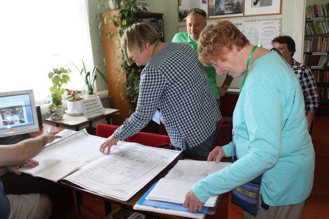 Потомков саратовских немцев поразила развешенная для просушки рыба