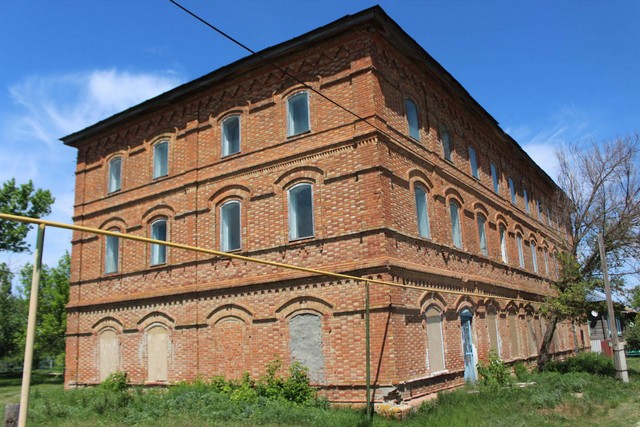 Потомков саратовских немцев поразила развешенная для просушки рыба