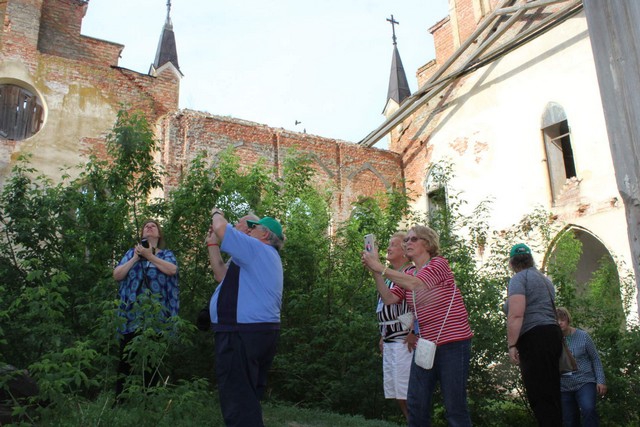 Потомков саратовских немцев поразила развешенная для просушки рыба