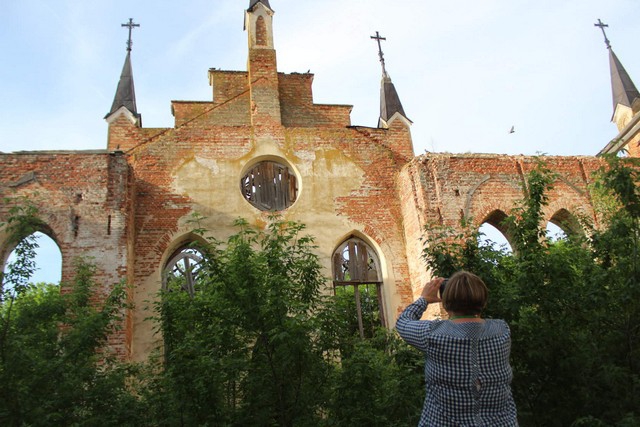 Потомков саратовских немцев поразила развешенная для просушки рыба