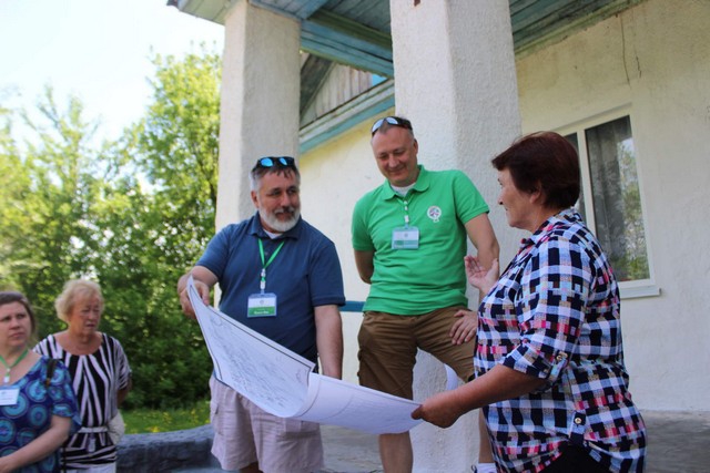 Потомков саратовских немцев поразила развешенная для просушки рыба