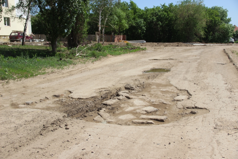Жители нового микрорайона боятся навсегда остаться отрезанными от города