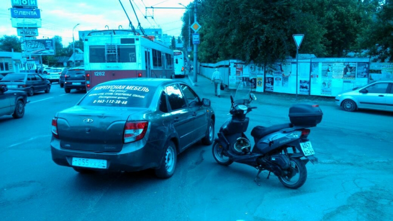 Саратовский депутат на скутере попал в ДТП