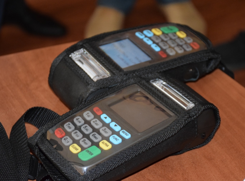 В троллейбусах Саратова с 4 июня проезд можно оплатить картой