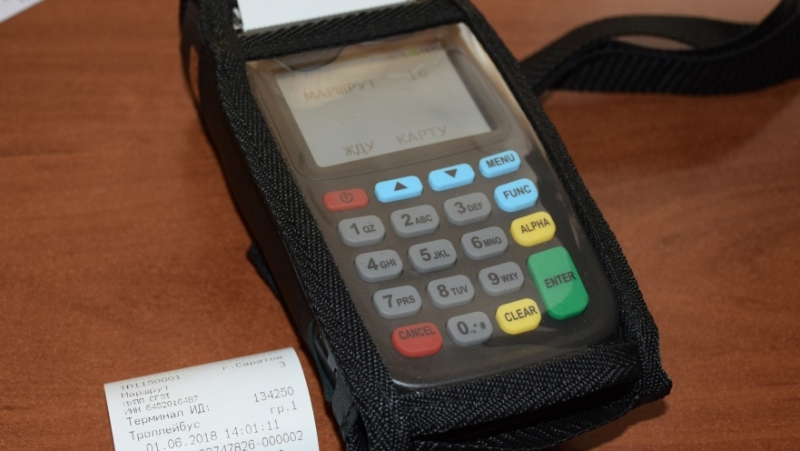 В троллейбусах Саратова с 4 июня проезд можно оплатить картой