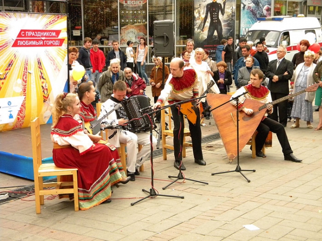 День города. Дождь не пустил в небо сотни китайских фонариков