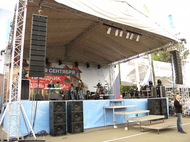 День города. Дождь не пустил в небо сотни китайских фонариков