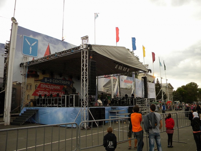 День города. Дождь не пустил в небо сотни китайских фонариков