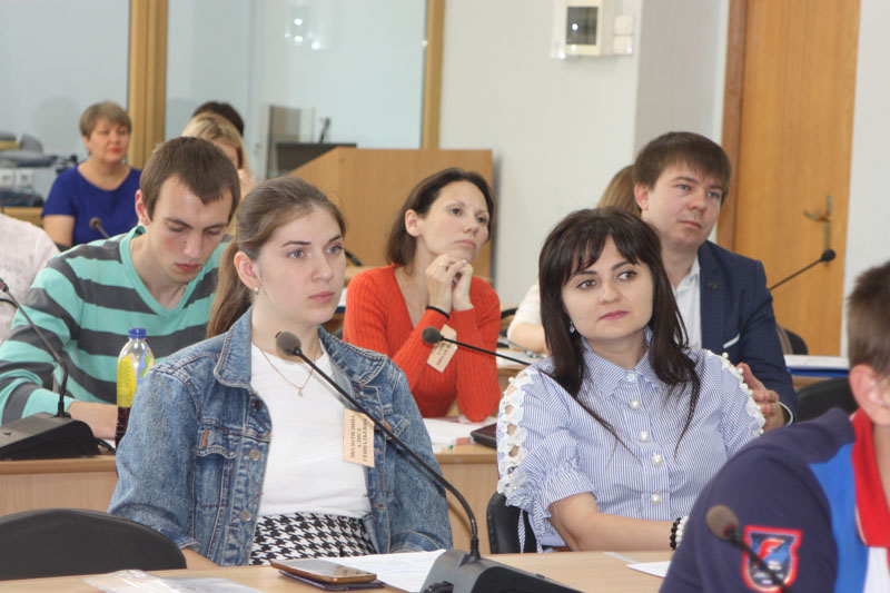 Особенности Школы молодого управленца в Экономе: создание современного экономического интеллекта