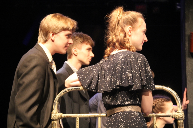 В театре драмы «Фабричные девчонки» устраивали личную жизнь вопреки коммунистической морали