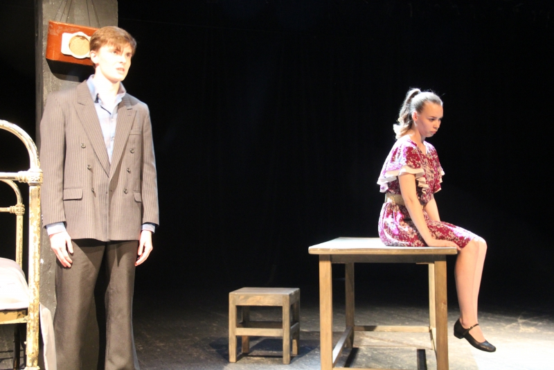 В театре драмы «Фабричные девчонки» устраивали личную жизнь вопреки коммунистической морали