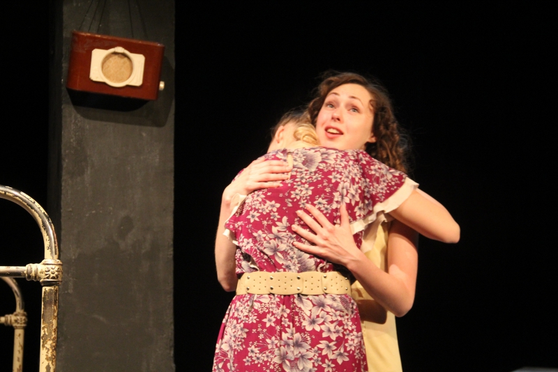 В театре драмы «Фабричные девчонки» устраивали личную жизнь вопреки коммунистической морали