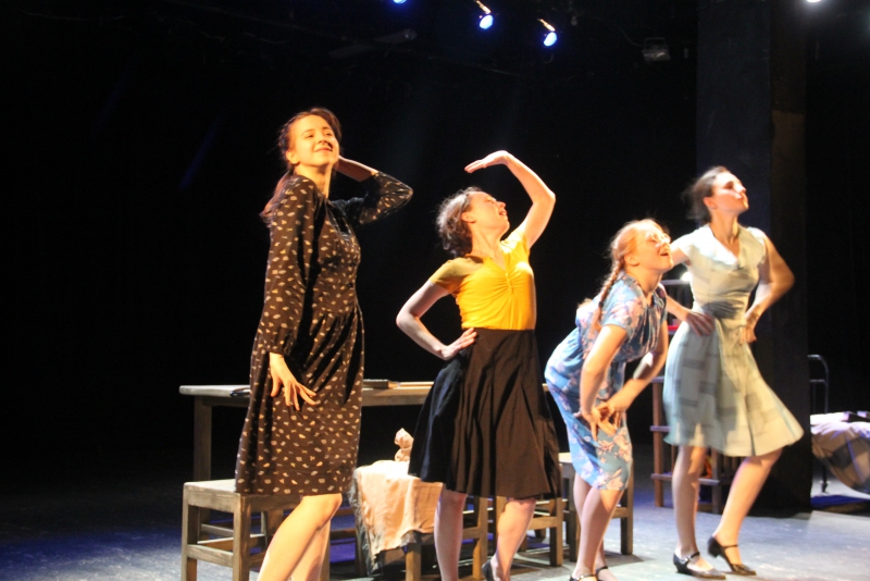 В театре драмы «Фабричные девчонки» устраивали личную жизнь вопреки коммунистической морали