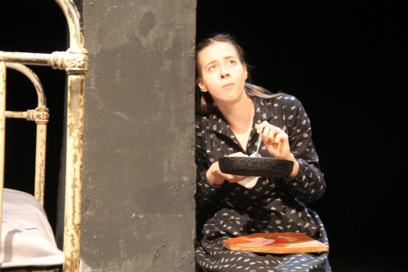 В театре драмы «Фабричные девчонки» устраивали личную жизнь вопреки коммунистической морали