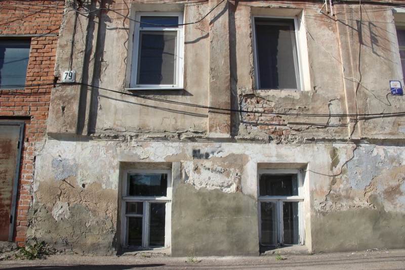 Чиновники нашли провалившийся в центре Саратова колодец