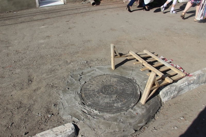 Чиновники нашли провалившийся в центре Саратова колодец