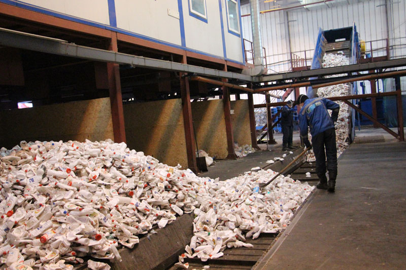 В мае на концессионных объектах Саратовской области извлечено из мусора 500 000 пластиковых бутылок