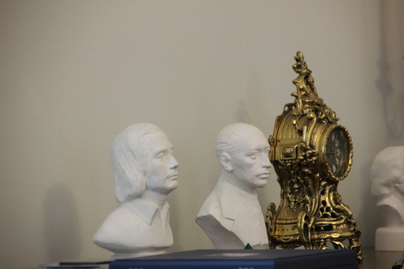 Саратовские общественники хотят запретить пользоваться в школах планшетами и телефонами