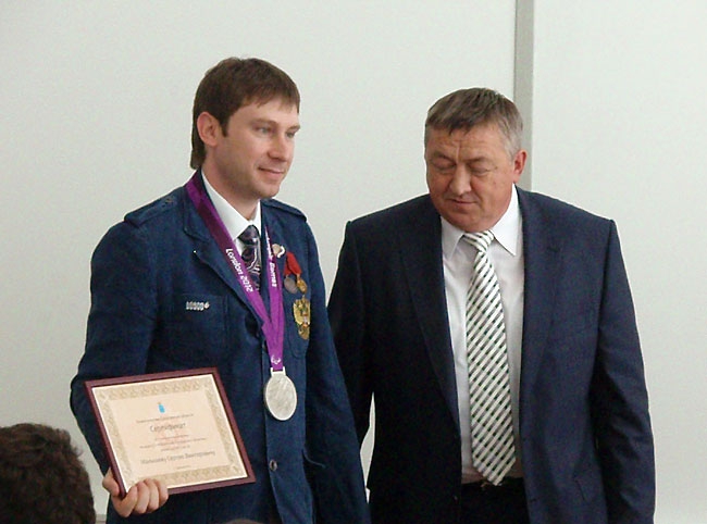 На приеме у губернатора паралимпийцам дарили квартиры