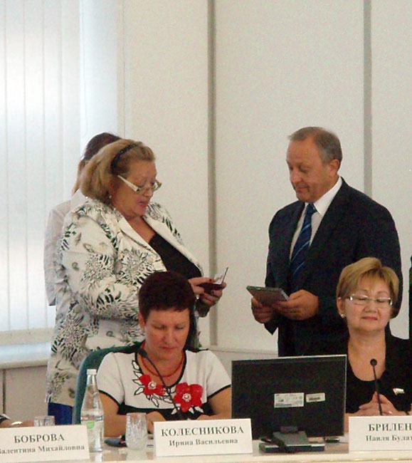 На приеме у губернатора паралимпийцам дарили квартиры