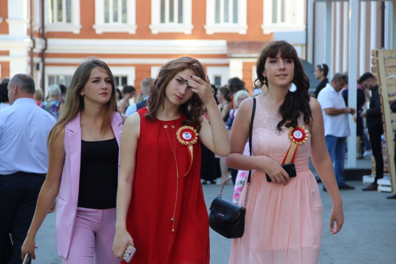 Депутаты и чиновники вручили дипломы выпускникам ПИУ имени Петра Столыпина