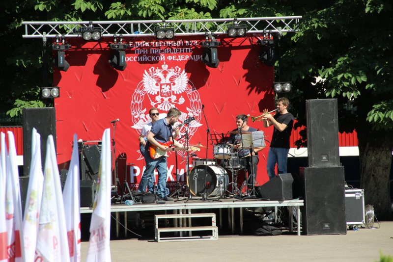 Депутаты и чиновники вручили дипломы выпускникам ПИУ имени Петра Столыпина