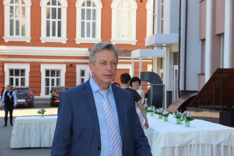 Депутаты и чиновники вручили дипломы выпускникам ПИУ имени Петра Столыпина