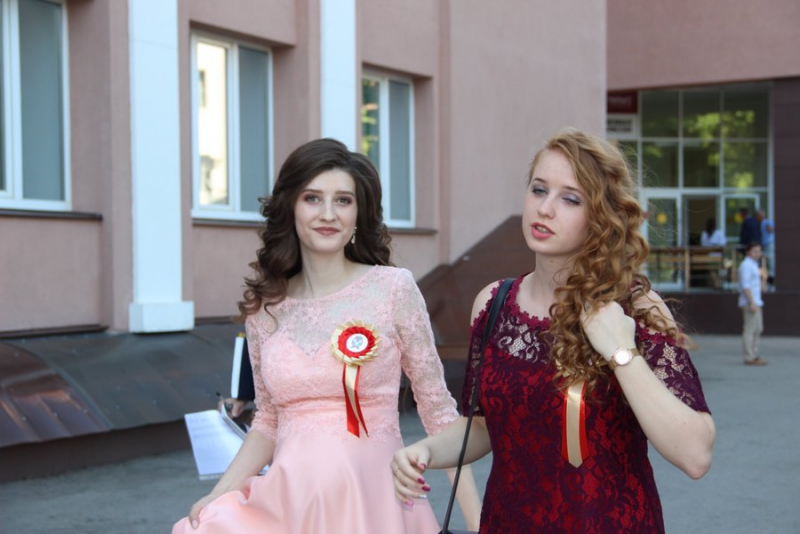 Депутаты и чиновники вручили дипломы выпускникам ПИУ имени Петра Столыпина