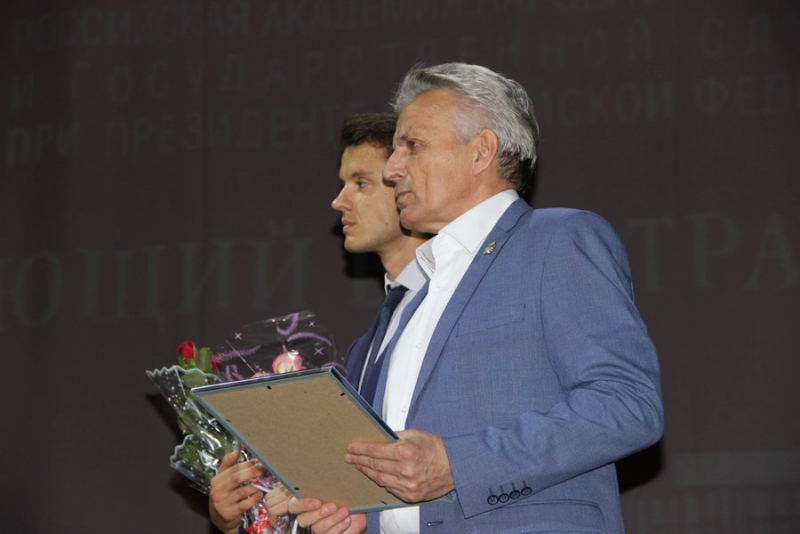 Депутаты и чиновники вручили дипломы выпускникам ПИУ имени Петра Столыпина
