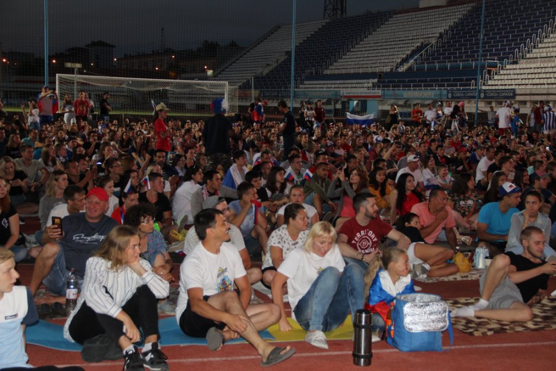 Саратовские фанаты на «Локомотиве» ждут тяжелой победы россиян над хорватами