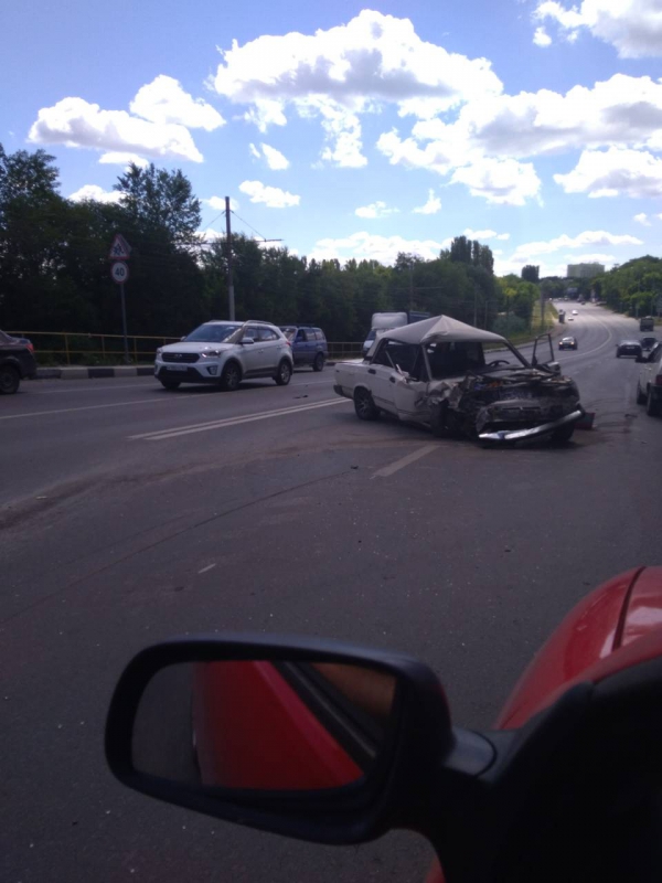 На Молочке «семерку» смяло после удара