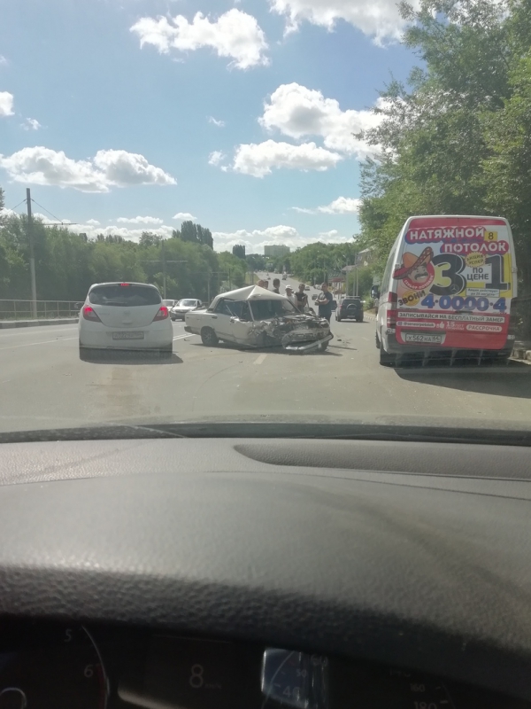 На Молочке «семерку» смяло после удара