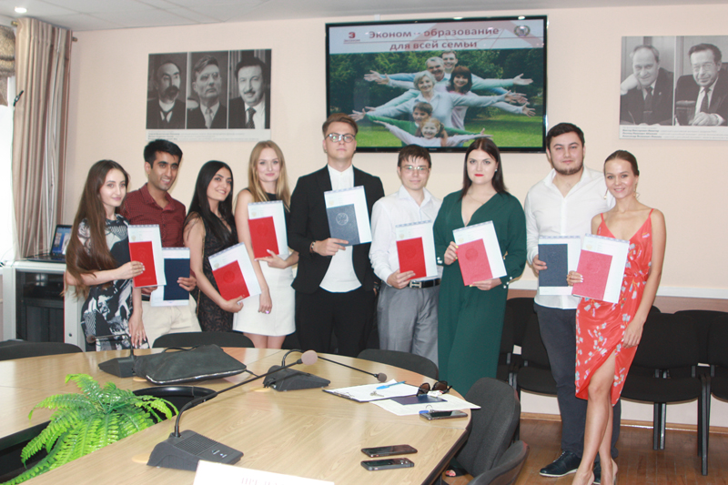 Выпускники магистратуры Эконома получили серьезный образовательный бэкграунд