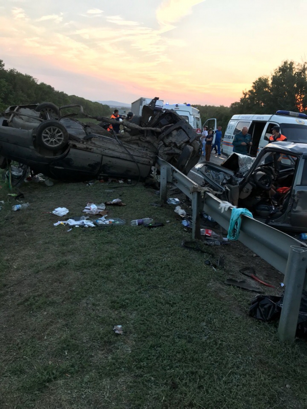 В страшном ДТП под Вольском погибли 3 человека, еще один умер в больнице