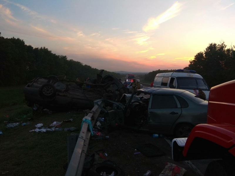 В страшном ДТП под Вольском погибли 3 человека, еще один умер в больнице