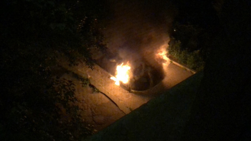 У саратовского блогера сожгли автомобиль после опубликования видео с дорожными разборками